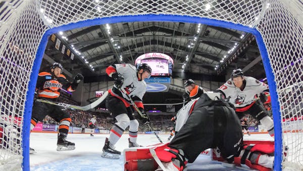 THUNDER USE FIVE FIRST-PERIOD GOALS TO BLAST KOMETS 8-2!
