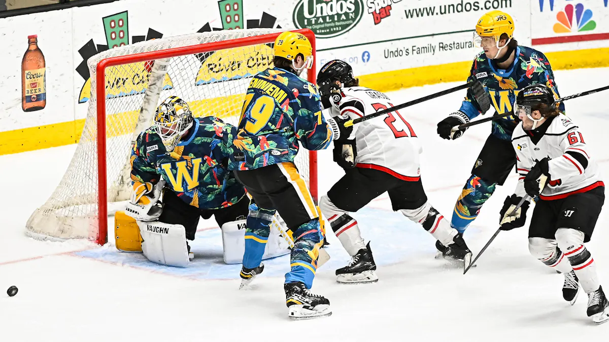 THUNDER LOSE 4-2 TO NAILERS
