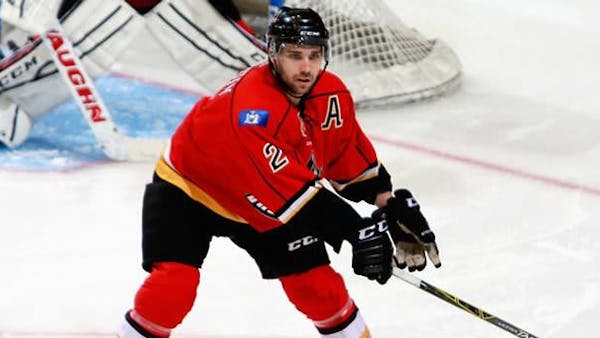 THUNDER SIGN DEFENSEMAN MIKE BERGIN