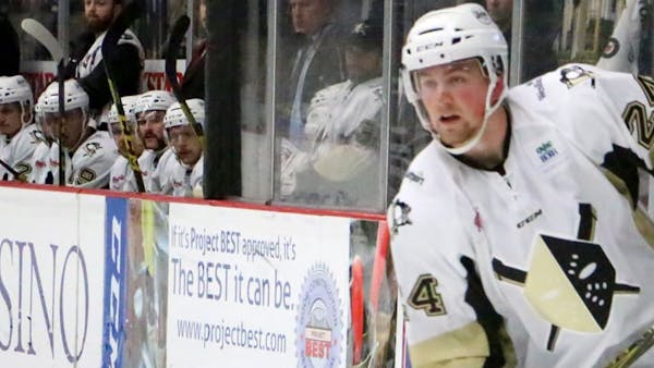THUNDER SIGN FORWARD TY LONEY