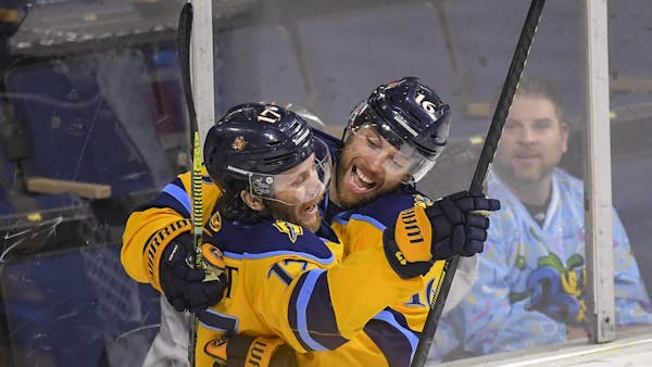 Nesbitt mauls the Grizzlies in 3-2 win