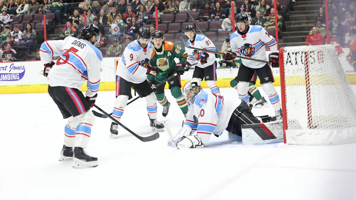 Robidoux's Streak Climbs in Loss to Cyclones