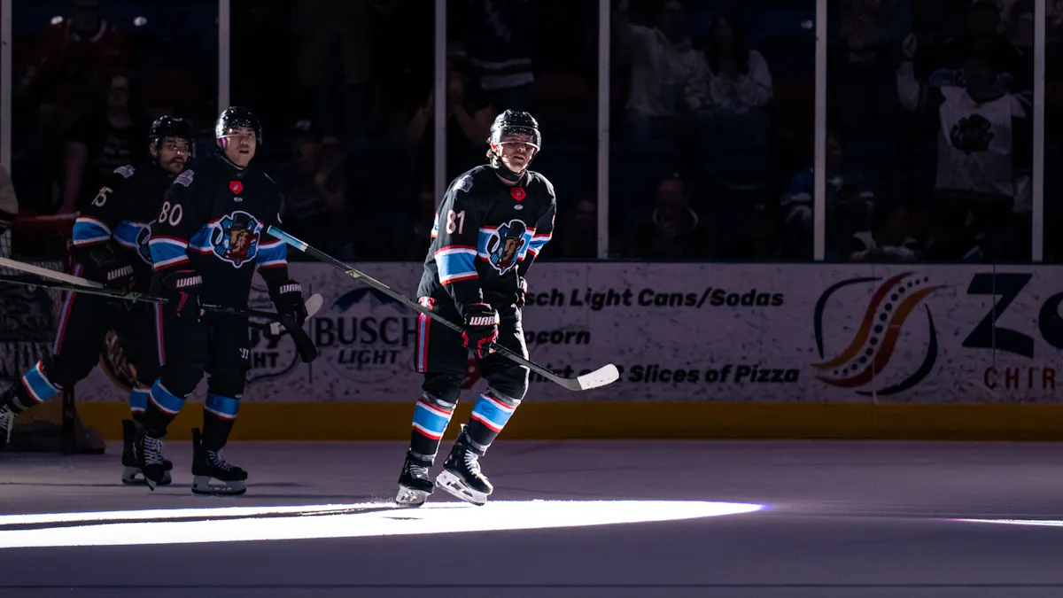 Lindauer Scores in 7-2 Win Over Iowa