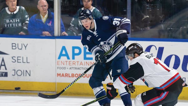 Hatten re-signs with Railers