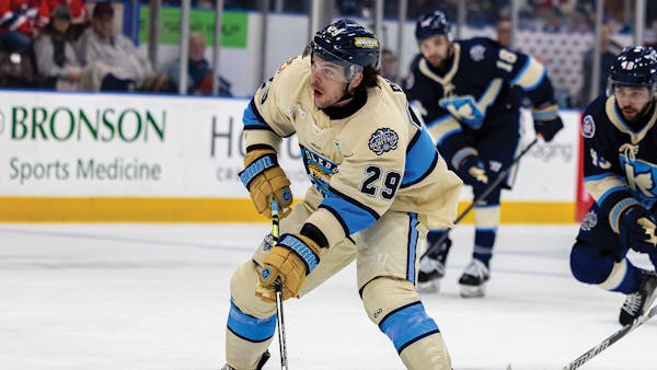Walleye bring back Pilon