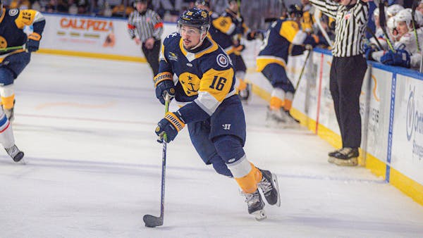 Admirals re-sign Reifenberger