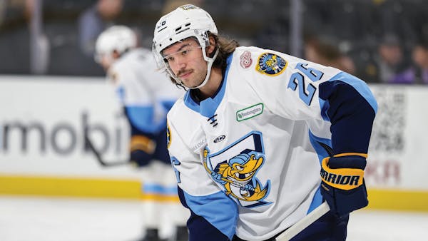 Walleye re-sign Moyle