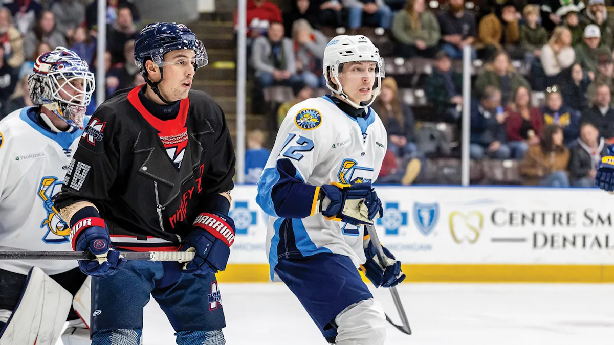 Dickinson re-signs with Walleye