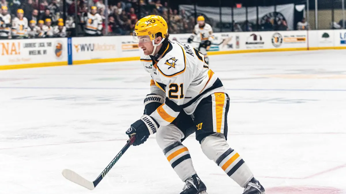 Armstrong re-signs with Nailers