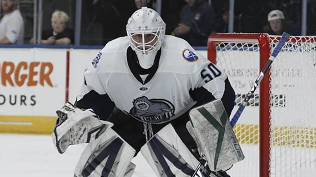 Bullion re-signs with Icemen