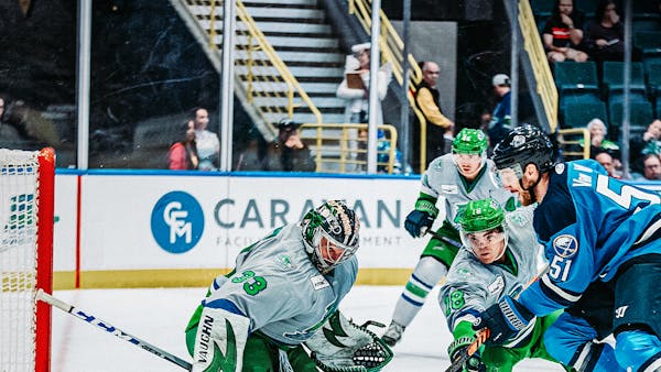 SOLD OUT CROWD SEES EVERBLADES HOIST KELLY CUP BANNER, BUT BLADES NIPPED BY JACKSONVILLE