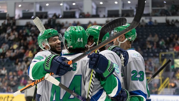 PENDENZA’S FOUR-POINT NIGHT LEADS BLADES
