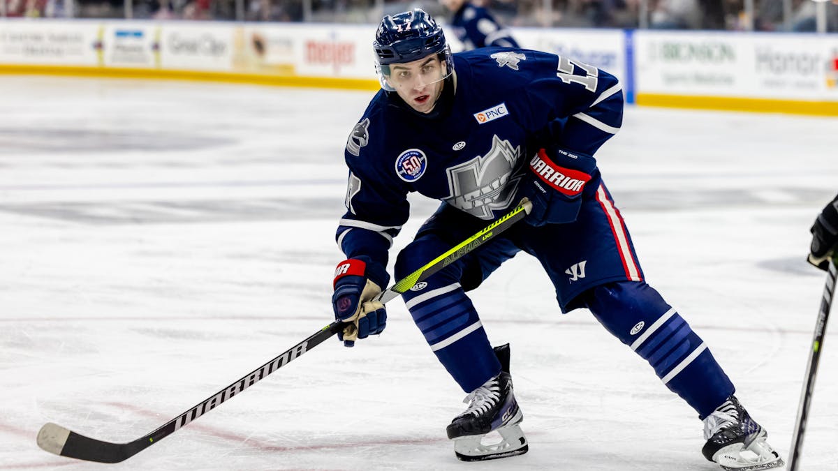 Everblades Sign Forward Ryan Naumovski