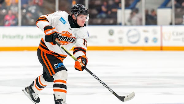 Komets start building at the blueline