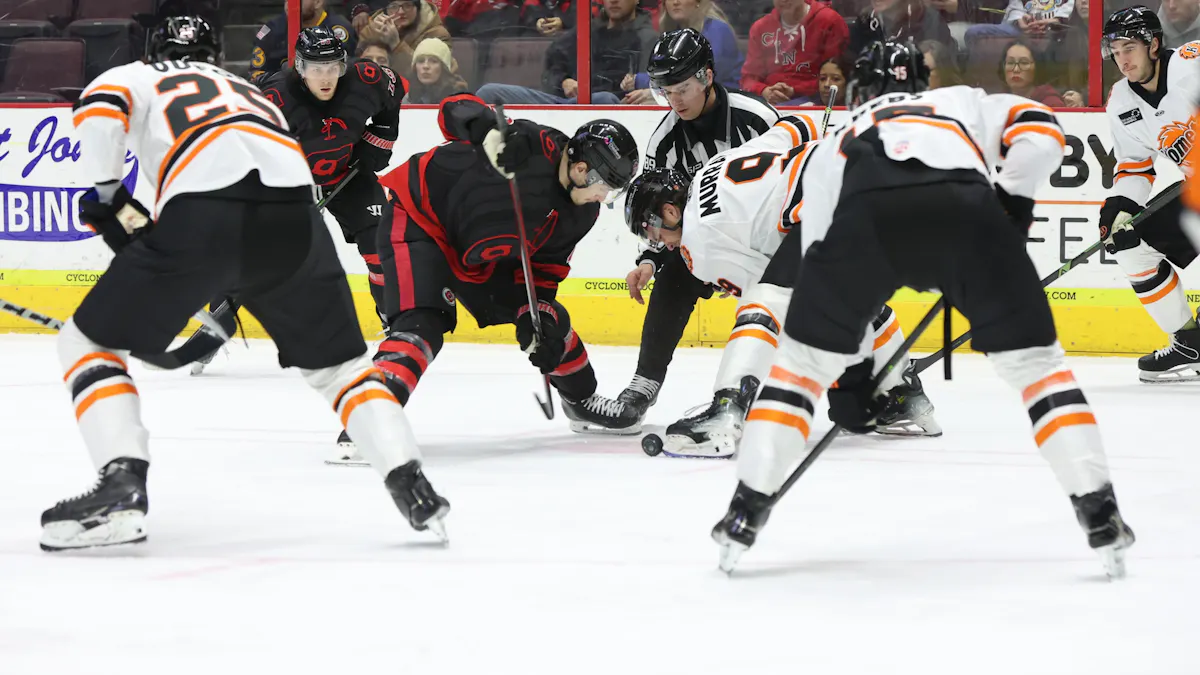 Komets dominate Cyclones