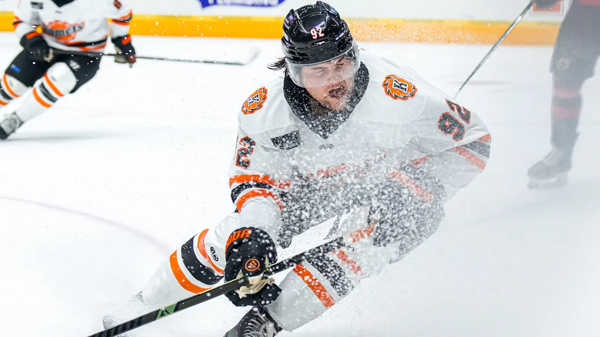 Komets fight back to win in Cincinnati