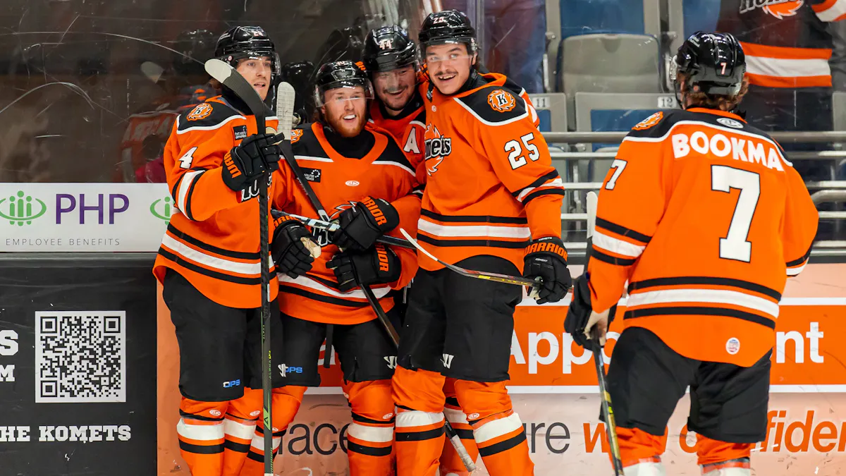 Komets dominate in 5-1 win over Fuel