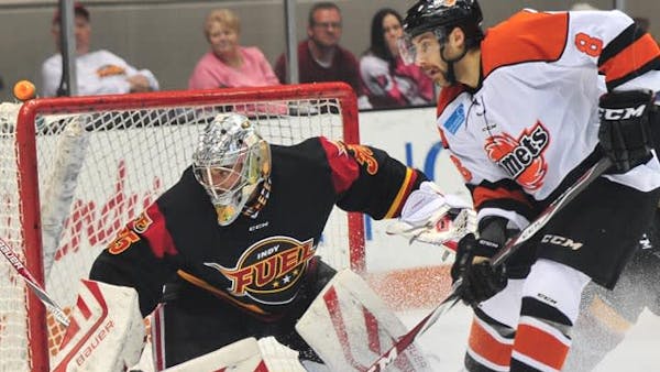 Komets sweep Wings opening weekend