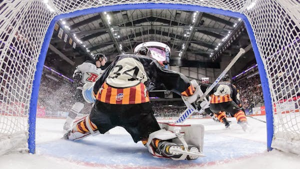 Komets gain shootout point in front of sell-out crowd