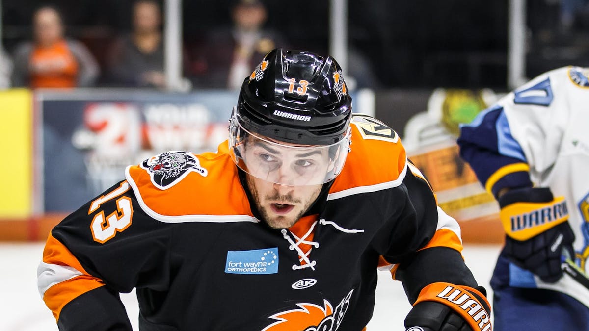 Petruzzelli returns to Komet lineup
