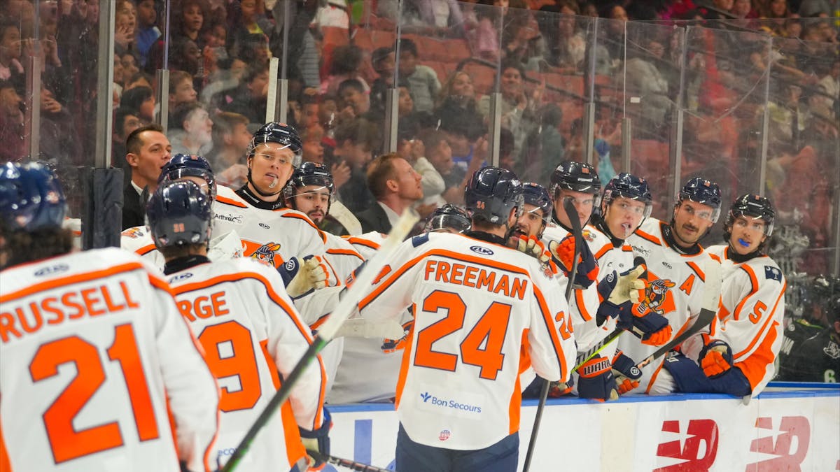 SWAMP RABBITS SCHOOL GHOST PIRATES FOR THIRD STRAIGHT WIN