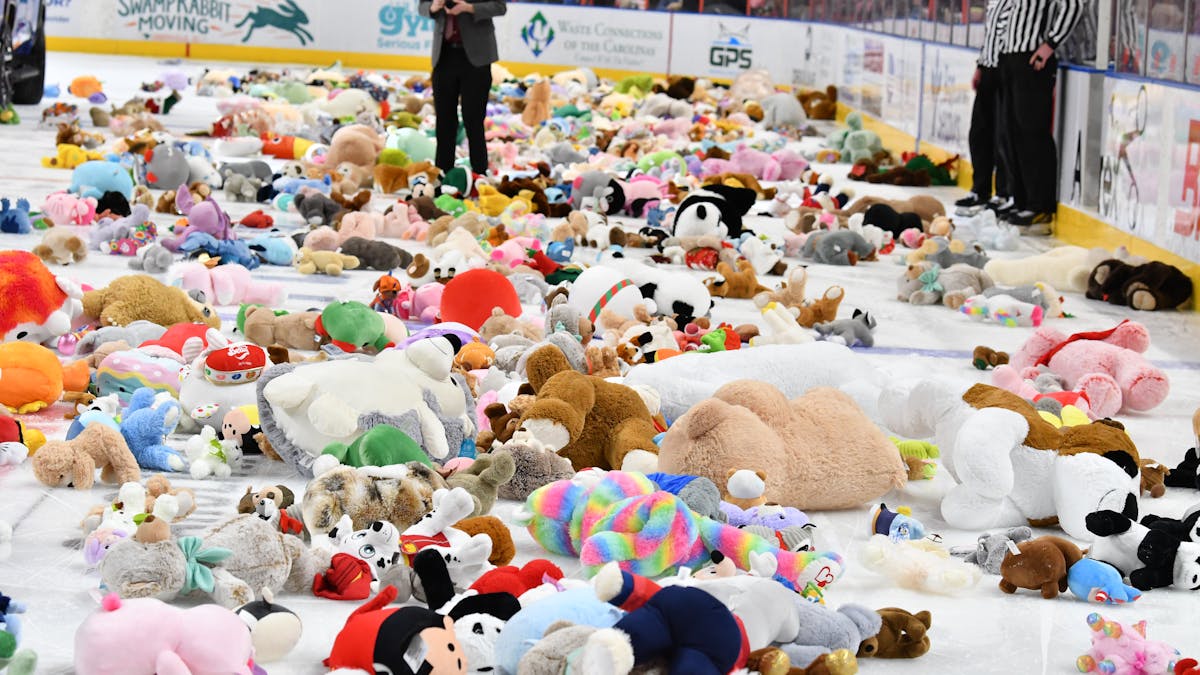 SWAMP RABBITS DONATE 7,124 STUFFED ANIMALS TO LOCAL ORGANIZATIONS