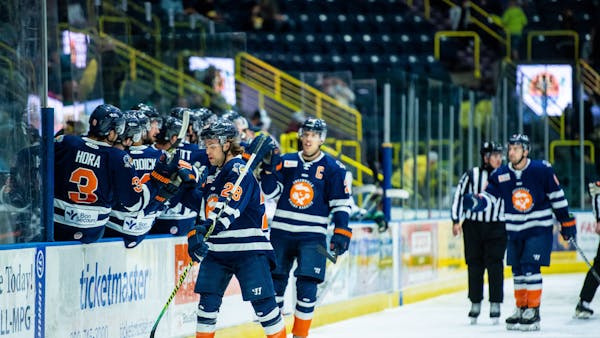 HORA SCORES TWICE, BITS WIN OVER BLADES 4-2