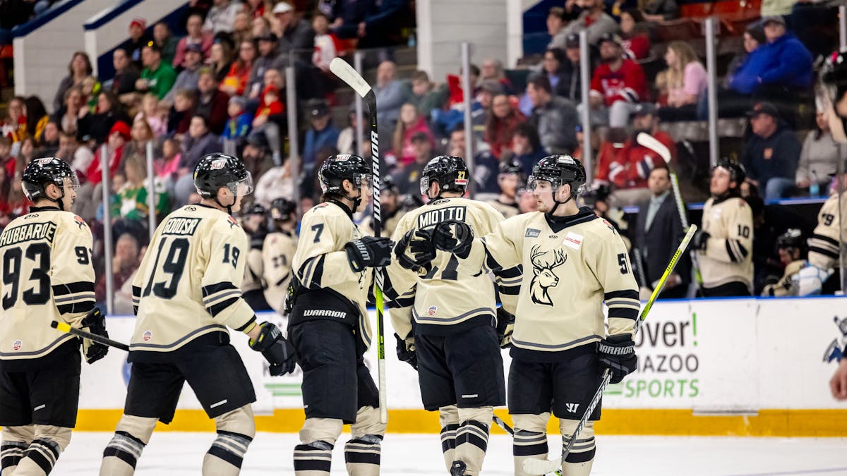 Heartlanders offense goes wild to finish regular season, 6-4