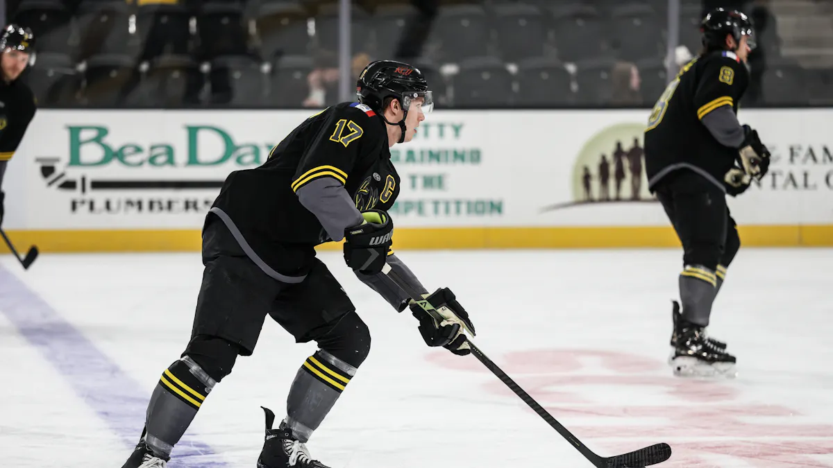 Heartlanders score twice in third and defeat Mavericks, 3-2