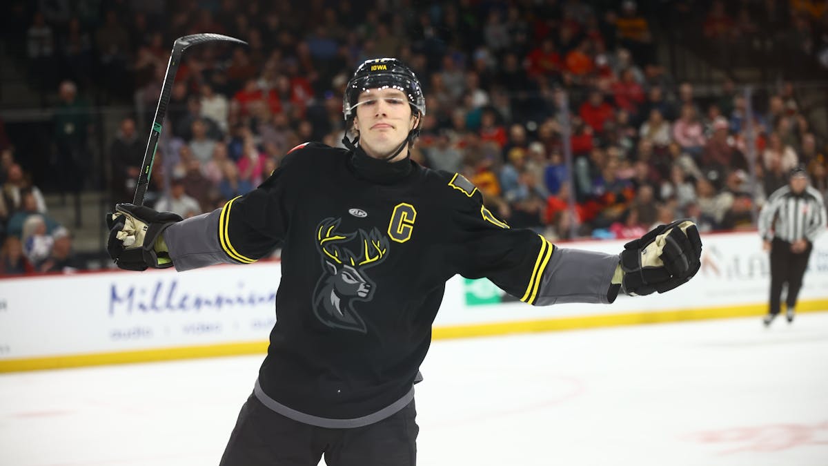 Iowa spikes Indy on the road, 3-1