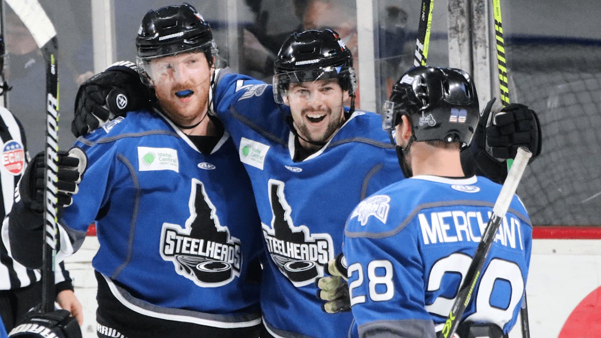 Offense Comes Alive for Sellout Crowd in 5-1 Steelheads Win