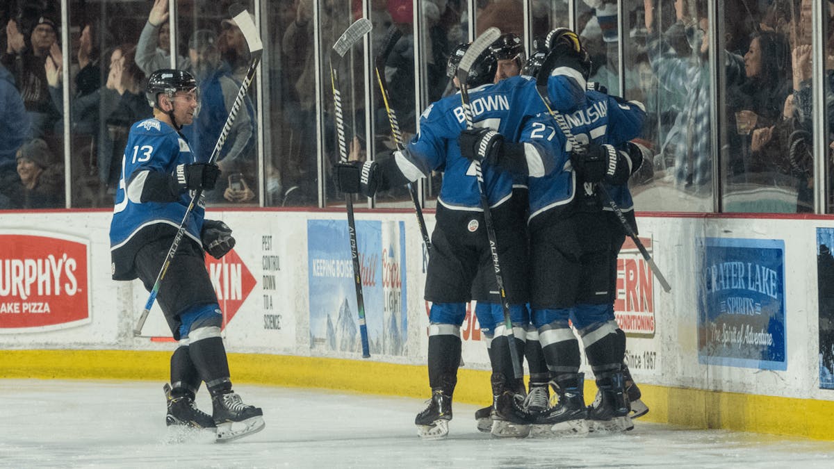 Teddy Bears Rain 44 Seconds In, Steelheads Sweep Stingrays, 4-1