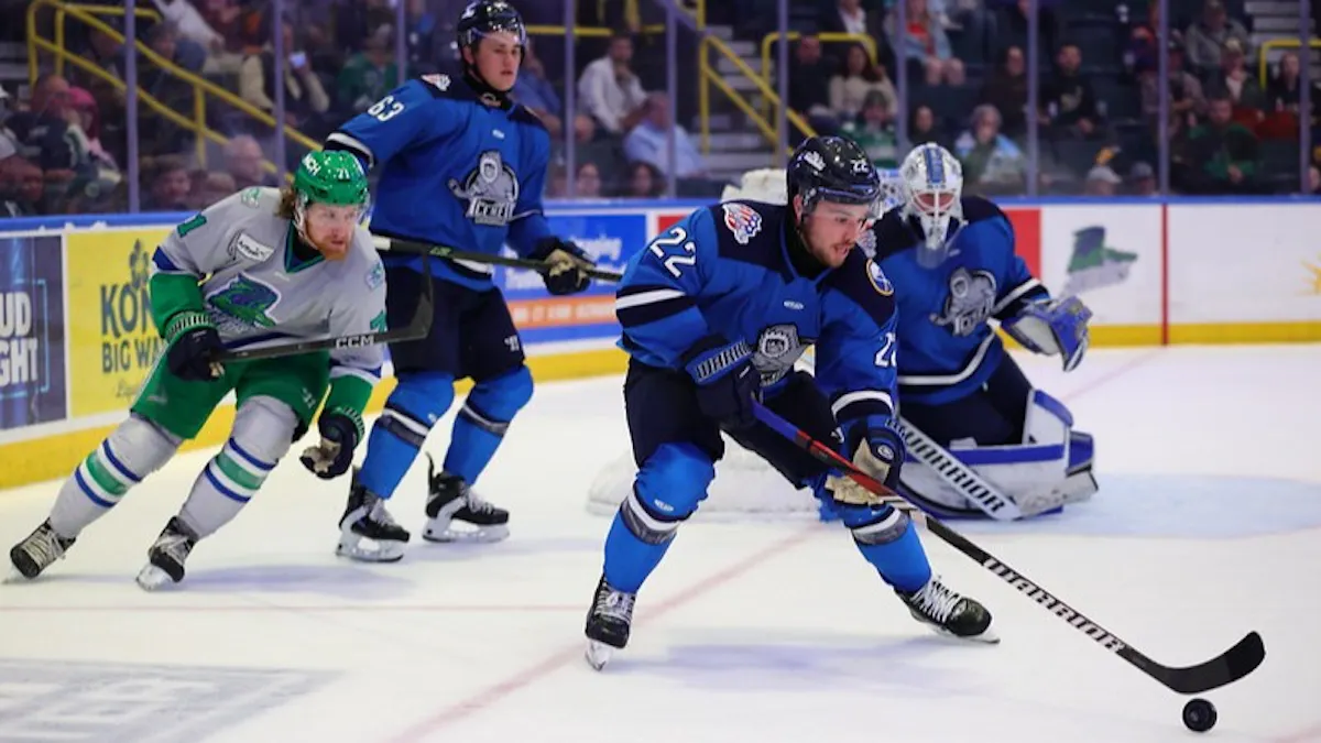 17 Strong: Shorthanded Icemen Skate Past Everblades 4-2