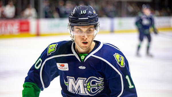 NICK MASTER RE-SIGNS WITH MARINERS