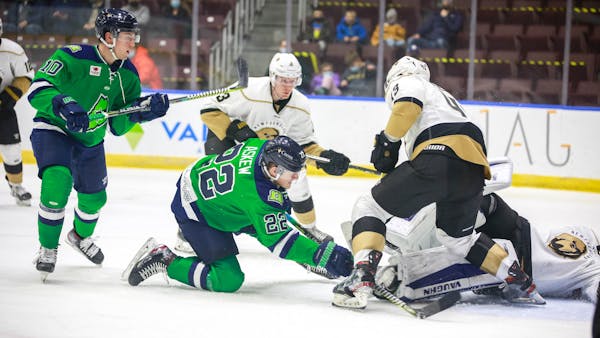 MARINERS FALL IN NEWFOUNDLAND AGAIN, SEEK SPLIT