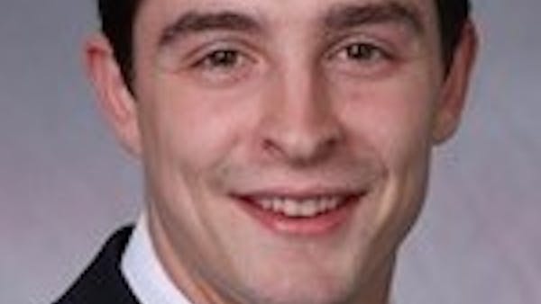 CUMBERLAND NATIVE TED HART SIGNS WITH MARINERS