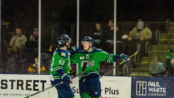 MARINERS TAKE GROWLERS TO SCHOOL
