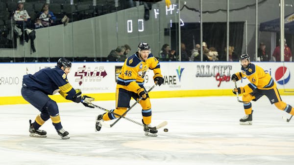 Admirals Ink Tough Veteran Forward Collins
