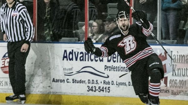 FAST, EARLY OFFENSE SUBDUES MAVERICKS