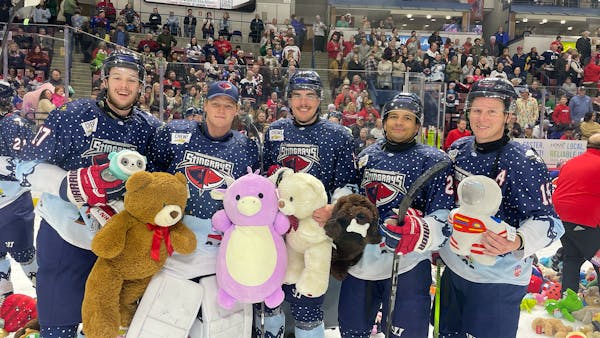 STINGRAYS FANS TOSS 14,521 STUFFED ANIMALS TO THE ICE IN TEDDY BEAR TOSS NIGHT VICTORY