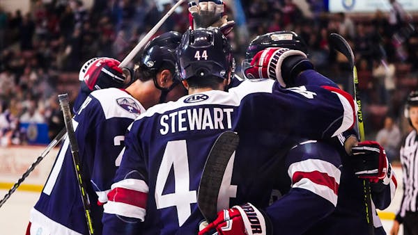 Stingrays Throw Shade in 5-1 Win Over Solar Bears