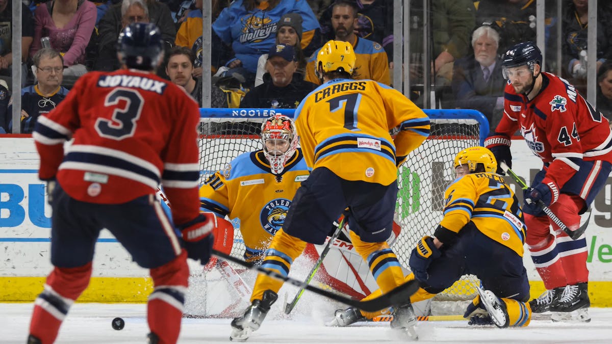 Craggs' hat trick powers 5-3 Walleye win over Wings