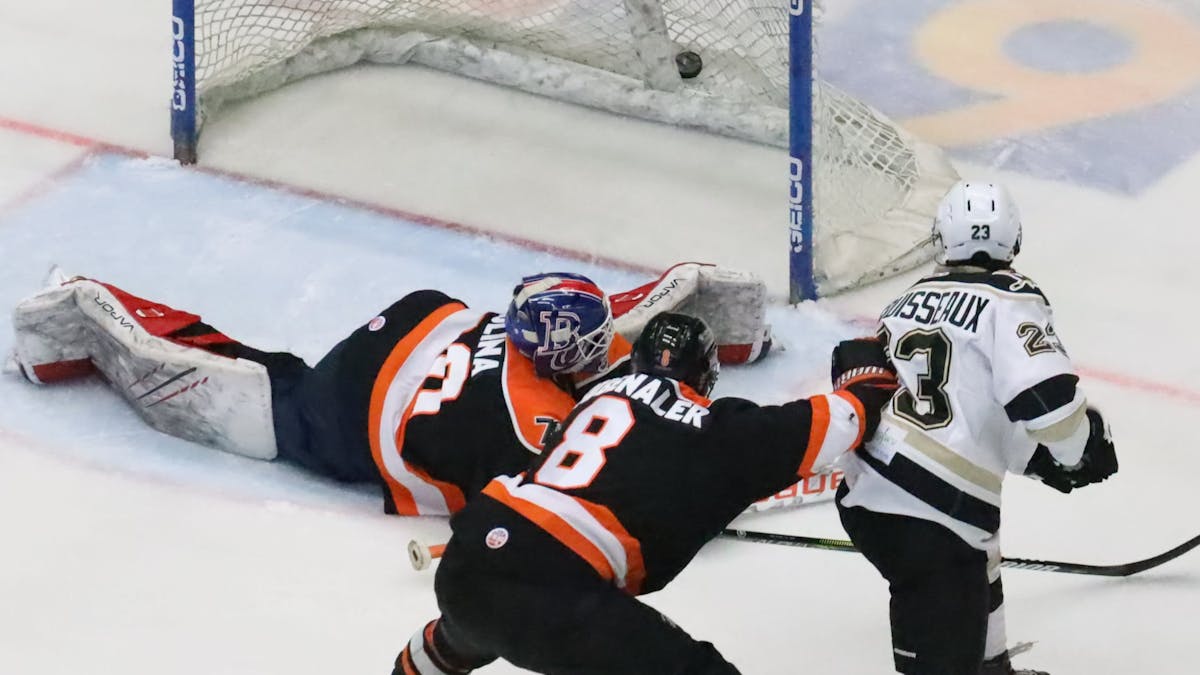 Fresh-Legged Nailers Cash in on Komets