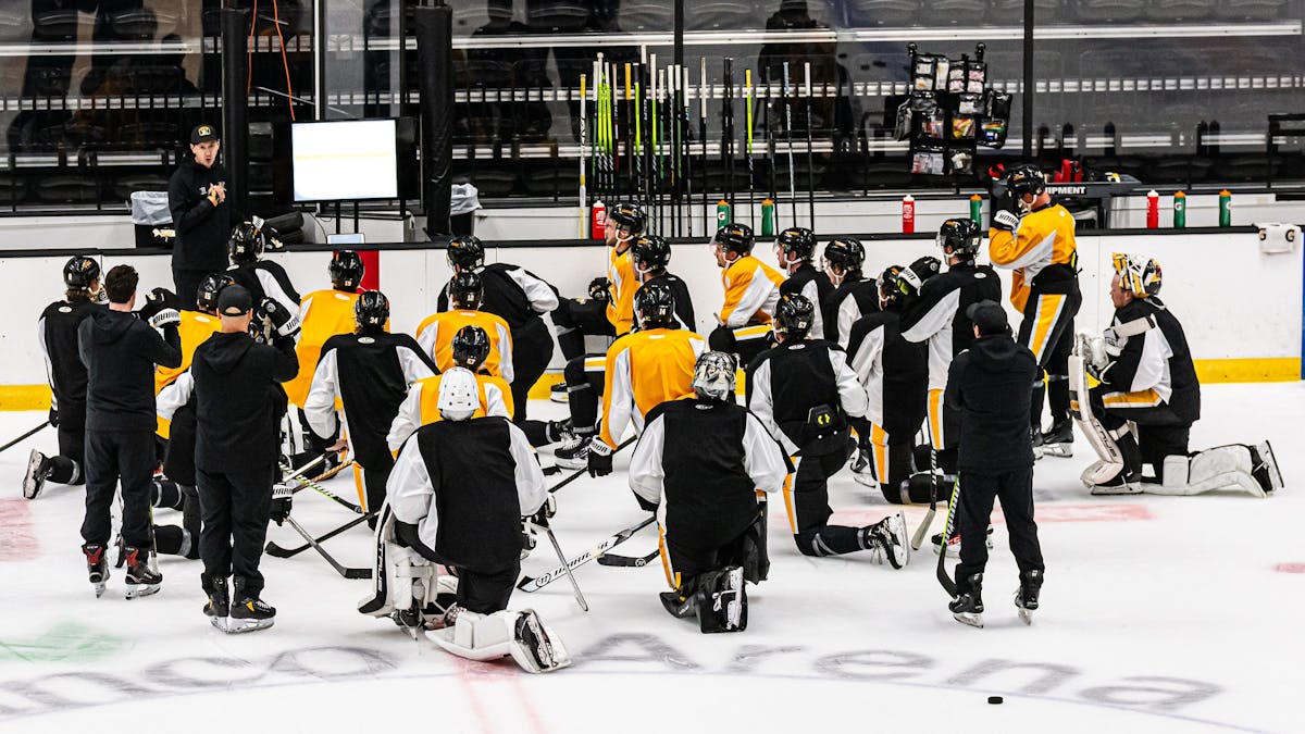 How Do Ice Hockey Teams Train During the Season? Proven Strategies