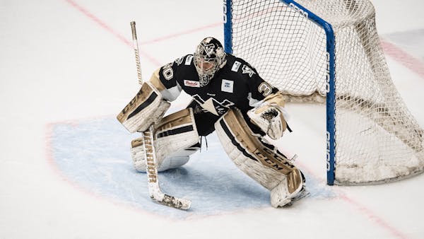 Casey DeSmith Becomes 62nd Former Nailer to Reach NHL