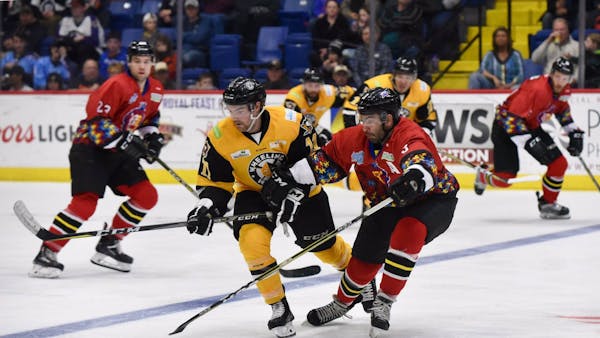 Royals Edge Nailers, 3-2 in a Shootout