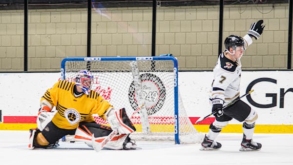 Nailers, Penguins Swap Forwards