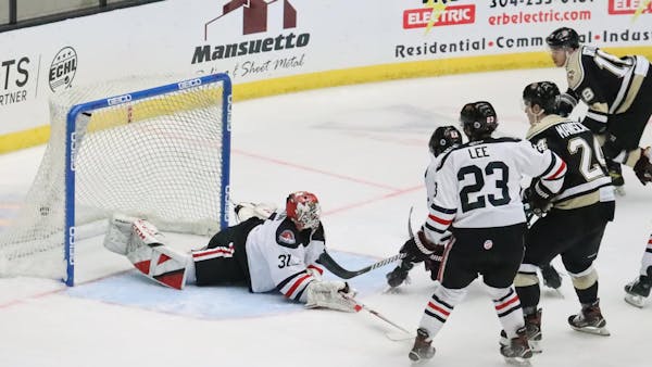 Team Black Edges Team White in Intrasquad Scrimmage