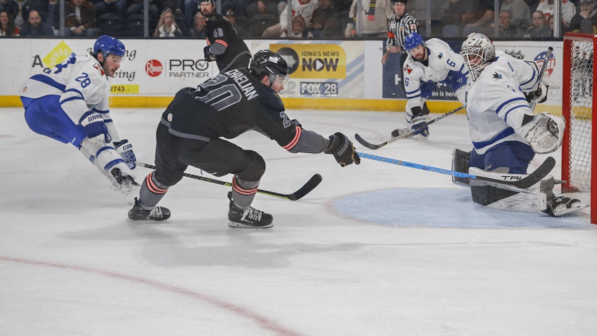 Second Period Outburst Pushes Thunder Past Heartlanders