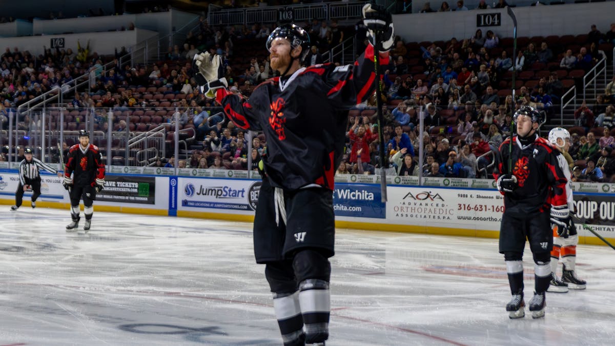Offense Awakens in 5-1 Win Over Mavericks on Star Wars Night